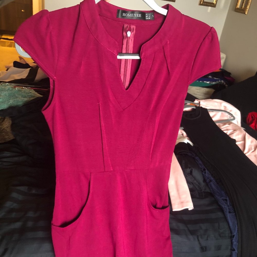 NWOT - Berry cap-sleeve sheath w/ pockets